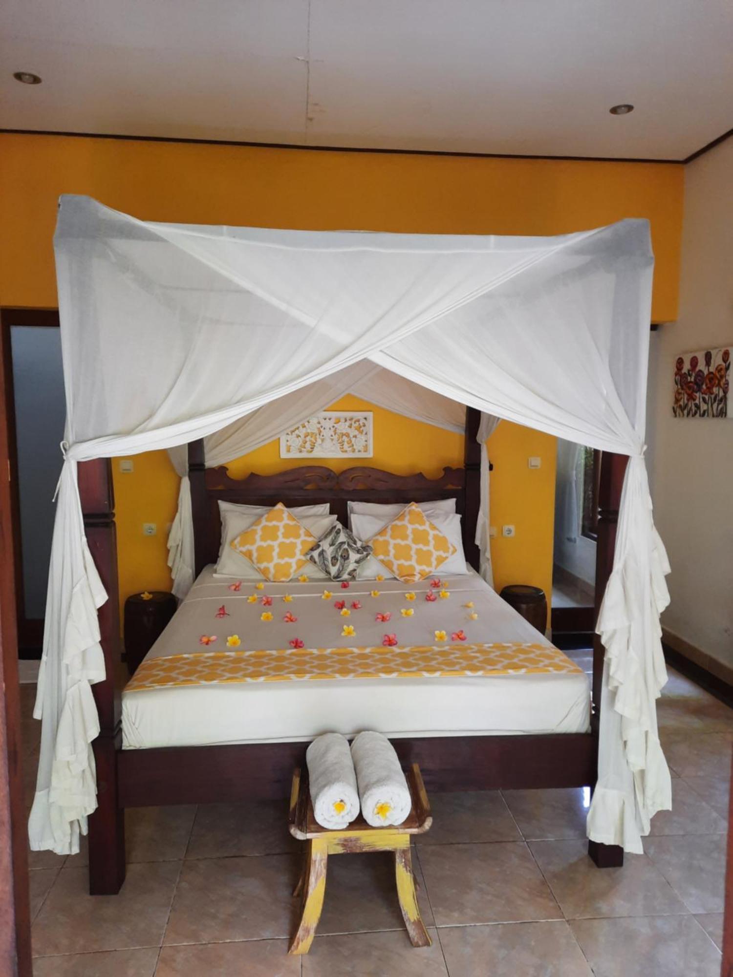 Kirana Homestay Amed Exterior foto